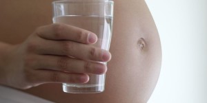 estrias-embarazo-hidratarse