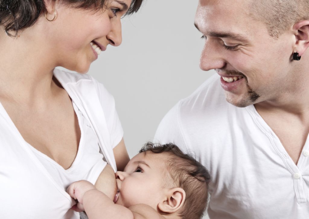 10 Cosas que puede hacer papá para ayudar en la lactancia (No te pierdas el truco 1)